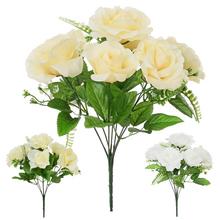 Kytica umelých ruží mix v bielej a krémovej farbe.