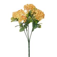 Umelé kvety viburnum v oranžovej farbe.