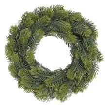 Zelený vianočný veniec z čečiny s priemerom 50 cm.