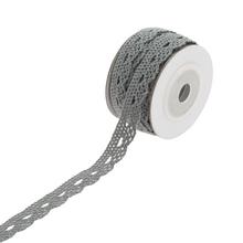 Sivá čipková stuha na rolke 5m.