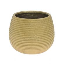 Zlatý keramický obal na kvetináče s jemným vzorom.