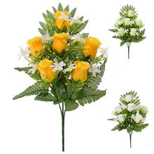 Kytica umelých ruží a kvetov v mixe farieb.