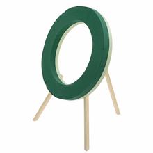 Mokrý stojan v tvare kruhu s drevenými nohami.