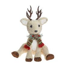 Sediaci jeleň s antlers a šálom, dekorácia na Vianoce.