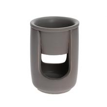 Aromalampa z porcelánu v šedej farbe.