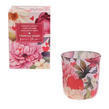 Voňavá sviečka v skle s kvetinovým dizajnom.