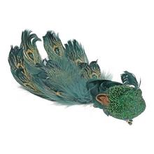 Páv zelený na štipci s perím a trblietkami.