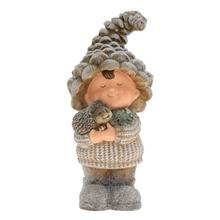 Chlapec s ježkom a šiškovou čiapkou