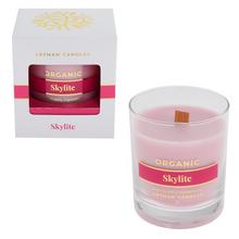 Ružová sviečka Skylite v sklenenom obale s zlatým okrajom.