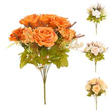 Kytica umelých kvetov s ružami a hortenziami.