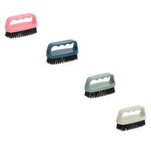 Ručná kefa v štyroch farbách.