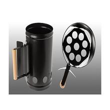 Nádoba na oheň s kovovým povrchom a drevenou rukoväťou.