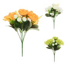 Kytica umelých kvetov s ružami, hortenzijami a drobnými kvetmi v mixe.