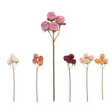 Umelé kvety ruže viackveté bez listov v rôznych farbách.