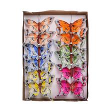 Farebné motýle na klipe v balení po 12 kusoch.