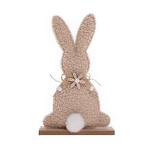 Zajačik na podstavci z polyesteru.