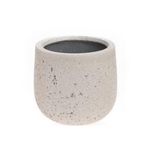 Obal z umelého kameňa CREA LIME s vysokou slonovinovou farbou.