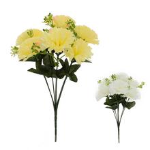 Kytica karafiát mix s červenými, bielymi a žltými kvetmi.