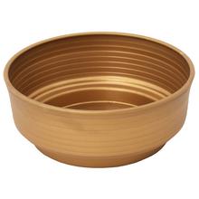 Zlatá misa s priemerom 15 cm a výškou 6 cm.