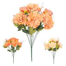 Umelé kvety pivónie v jesenných farbách.