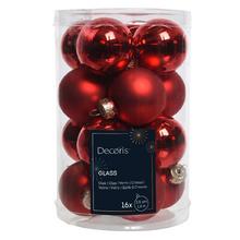 Sada sklenených vianočných gulí v červenej farbe.