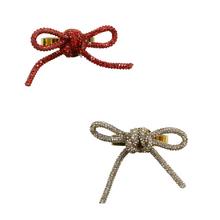 Kružky na servítky v červenej a zlatej farbe.