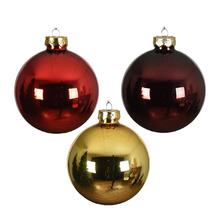 Vianočné guľe v lesklej a matnej červenej a zlatej farbe, priemer 6 cm.
