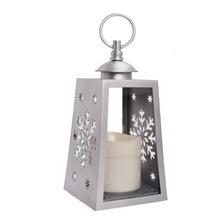 Strieborná LED lucerna so snehovými vločkami.