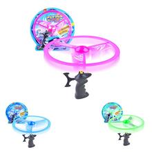 Lietajúci disk so svetelným efektom v rôznych farbách.