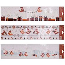 Vianočná fólia na okná s vtáčikmi a darčekmi.