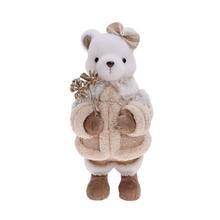 Textilná figúrka medvedíka v béžovom kabátiku.