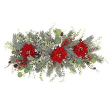 Girlanda na stôl s červenými poinsettiami a zelenými listami.