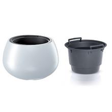 Biely okrúhly kvetináč s vkladom.