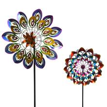 Dve kovové vrtulky vonkajšie s farebným dizajnom.