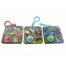 Prívesok vodná hra s farebnými prvkami.