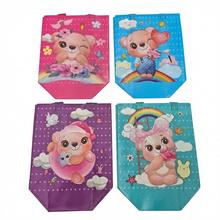 Taška z netkanej textílie s detskými motívmi.