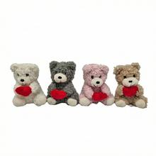 Kovová kľúčenka s plyšovým medvedíkom so srdcom, 8 cm.