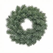Zeleno-sivý veniec z čečiny s priemerom 30 cm.