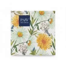 Servítky s letným kvetinovým vzorom.