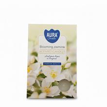 Sviečky s vôňou jazmínu v balení.