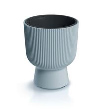 Okrúhly kvetináč svetlo šedej farby s vkladom.