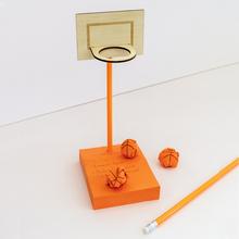 Hra MINI basketbal s malým košom a loptičkami.
