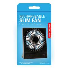 Ventilátor s napájaním v balení.