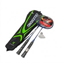 Badmintonový set s loptičkou v čiernom obale.