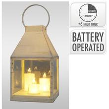 Biely lampáš so sviečkami, 25 cm.